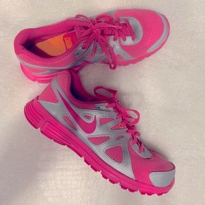 👟Nike Sneakers fits 6 1/2 in Women👟